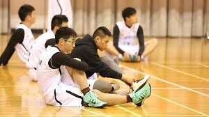 棒球场上的心理诡计投手如何通过微小的动作诱使打者挥空